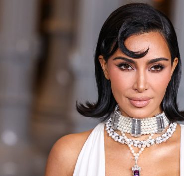 Medien: Kim Kardashian soll eine Romanze mit Rennfahrer Lewis Hamilton haben