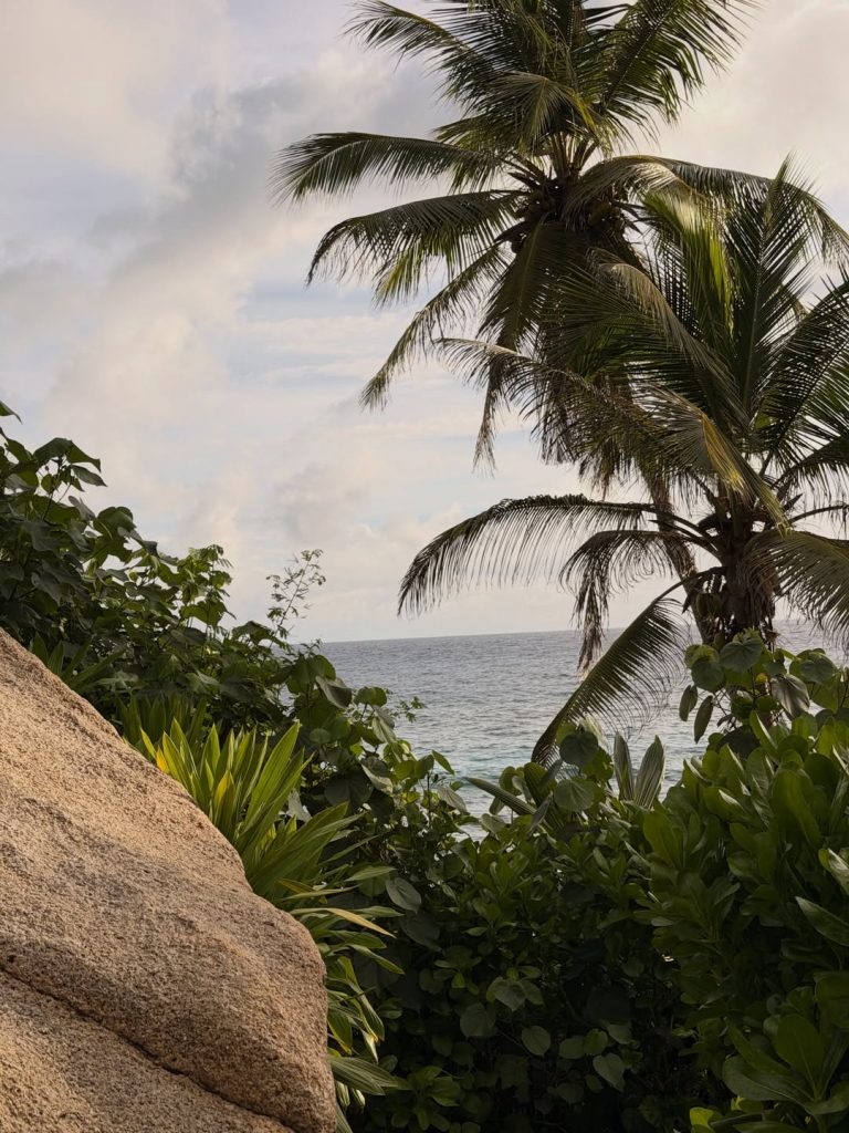 Stefanie Davis und Alfred Enzensberger machen Urlaub auf den Seychellen