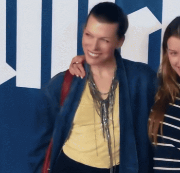 Seltenes &ouml;ffentliches Auftreten: Milla Jovovich mit Ehemann und Tochter bei der Premiere von &laquo;Dracula&raquo; in Los Angeles