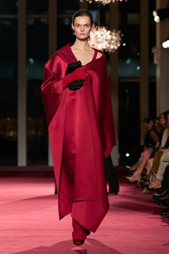 Eine zeitgenössische Neuinterpretation der Archive bei der Michael-Kors-Show