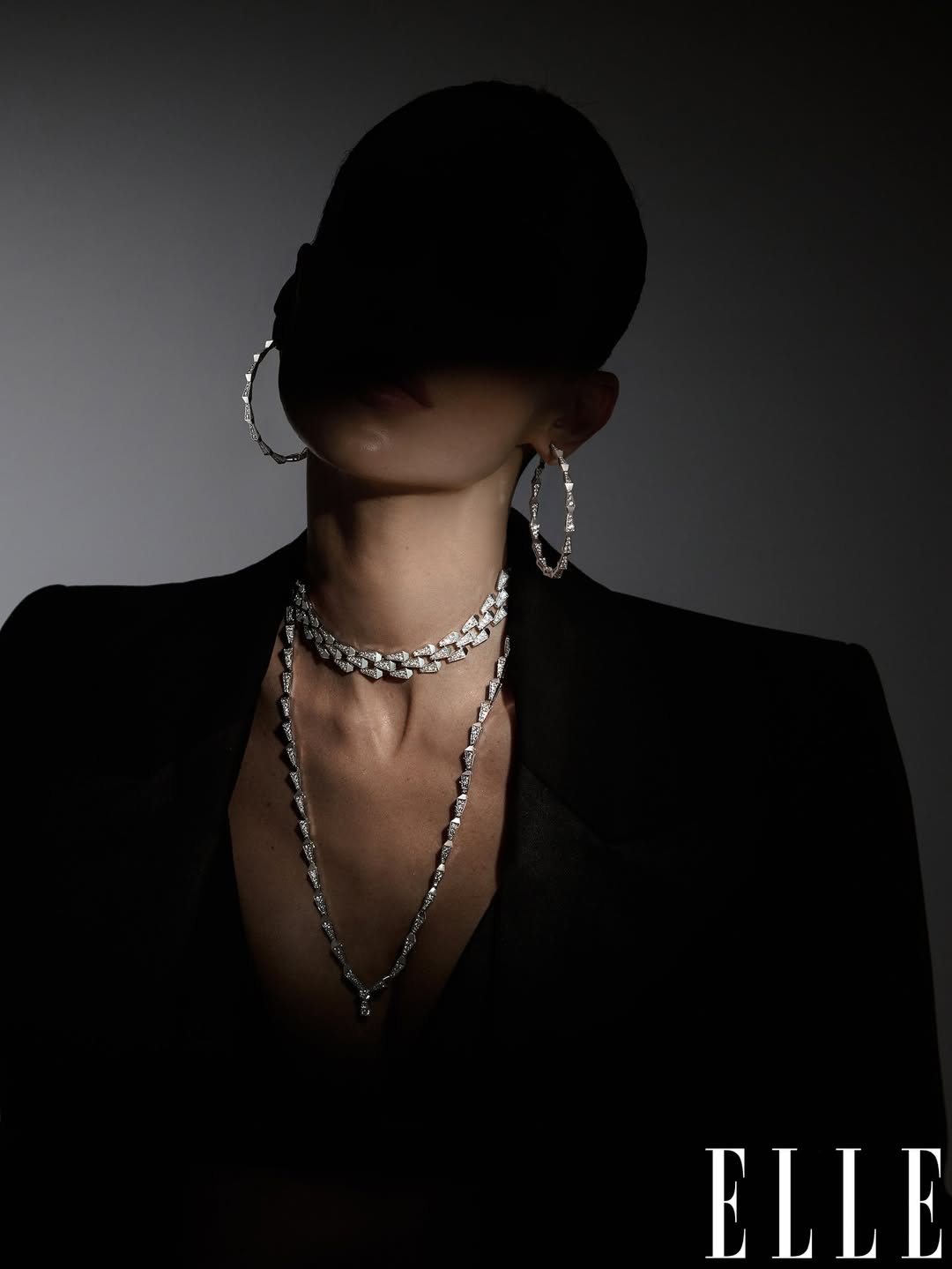 Ivana Essl in Schmuck von ORLOV auf den Seiten von ELLE Bulgaria