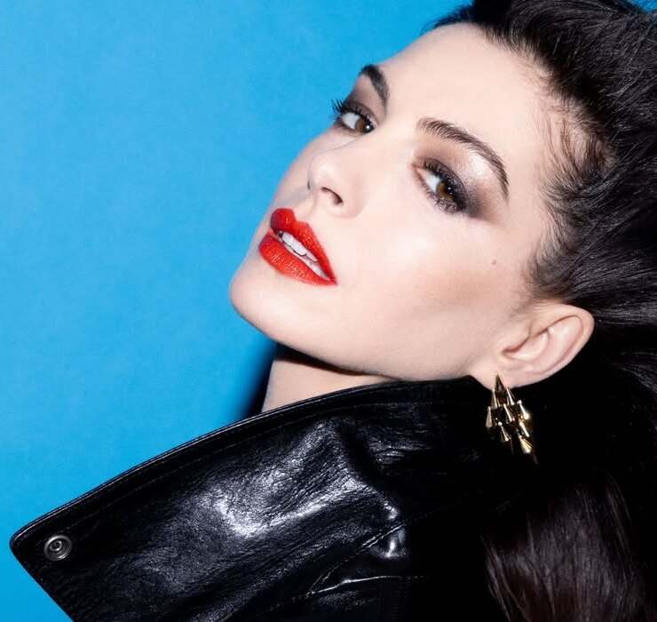 &Uuml;ber Alter, Mutterschaft und eine ikonische Rolle: Anne Hathaway im Interview f&uuml;r Harper&rsquo;s Bazaar