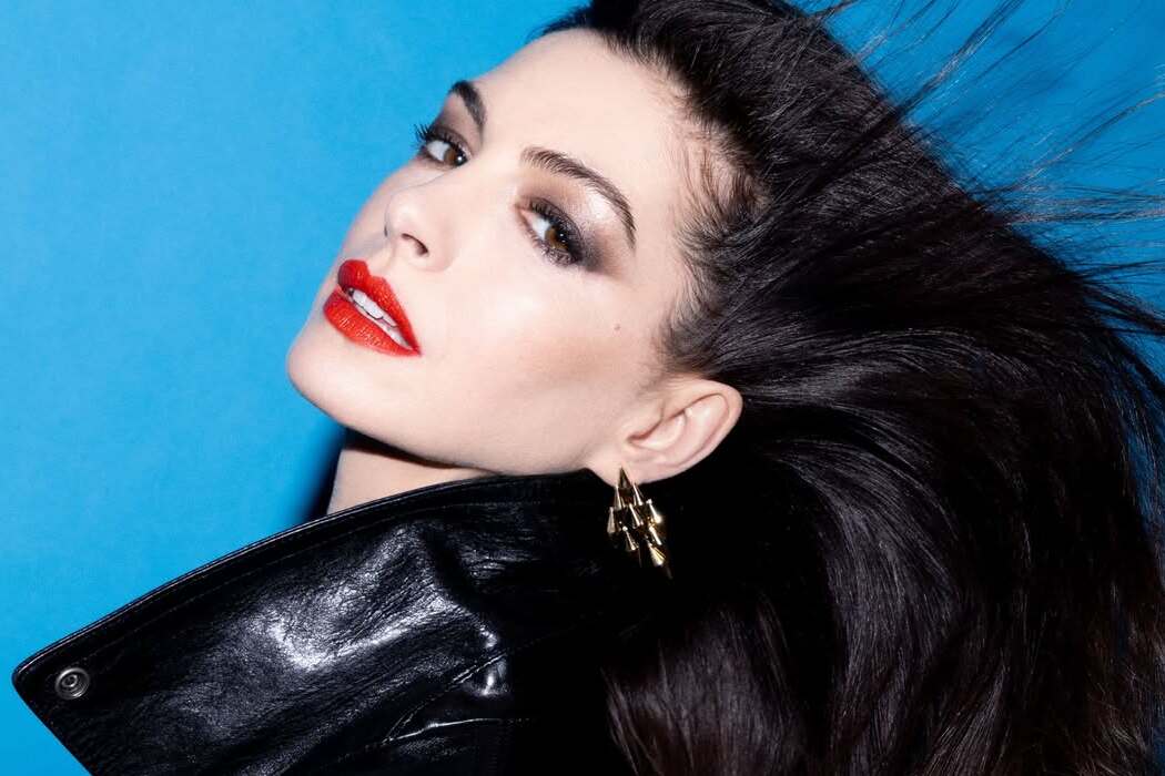 &Uuml;ber Alter, Mutterschaft und eine ikonische Rolle: Anne Hathaway im Interview f&uuml;r Harper&rsquo;s Bazaar