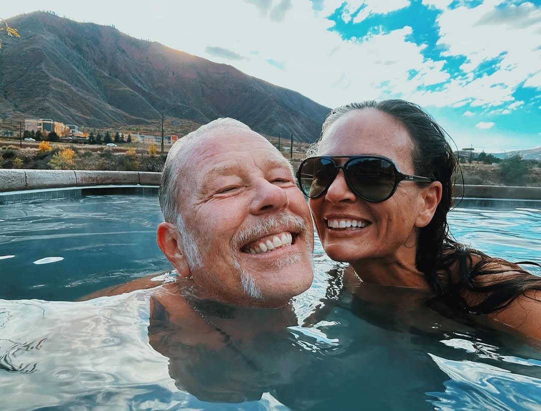 Extreme Verlobung: Der Frontmann von Metallica macht seiner Liebsten beim Tauchen mit Haien einen Antrag