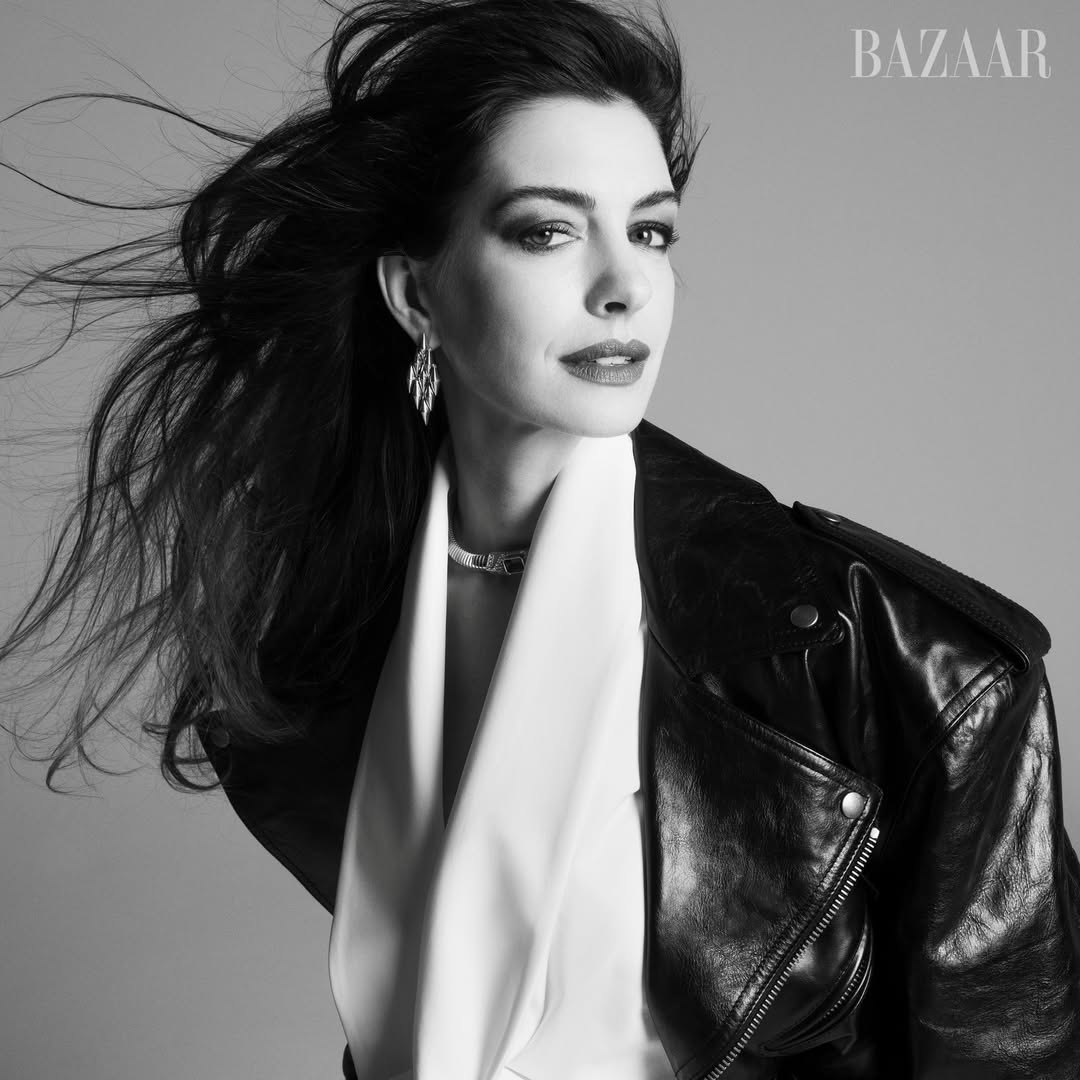 &Uuml;ber Alter, Mutterschaft und eine ikonische Rolle: Anne Hathaway im Interview f&uuml;r Harper&rsquo;s Bazaar