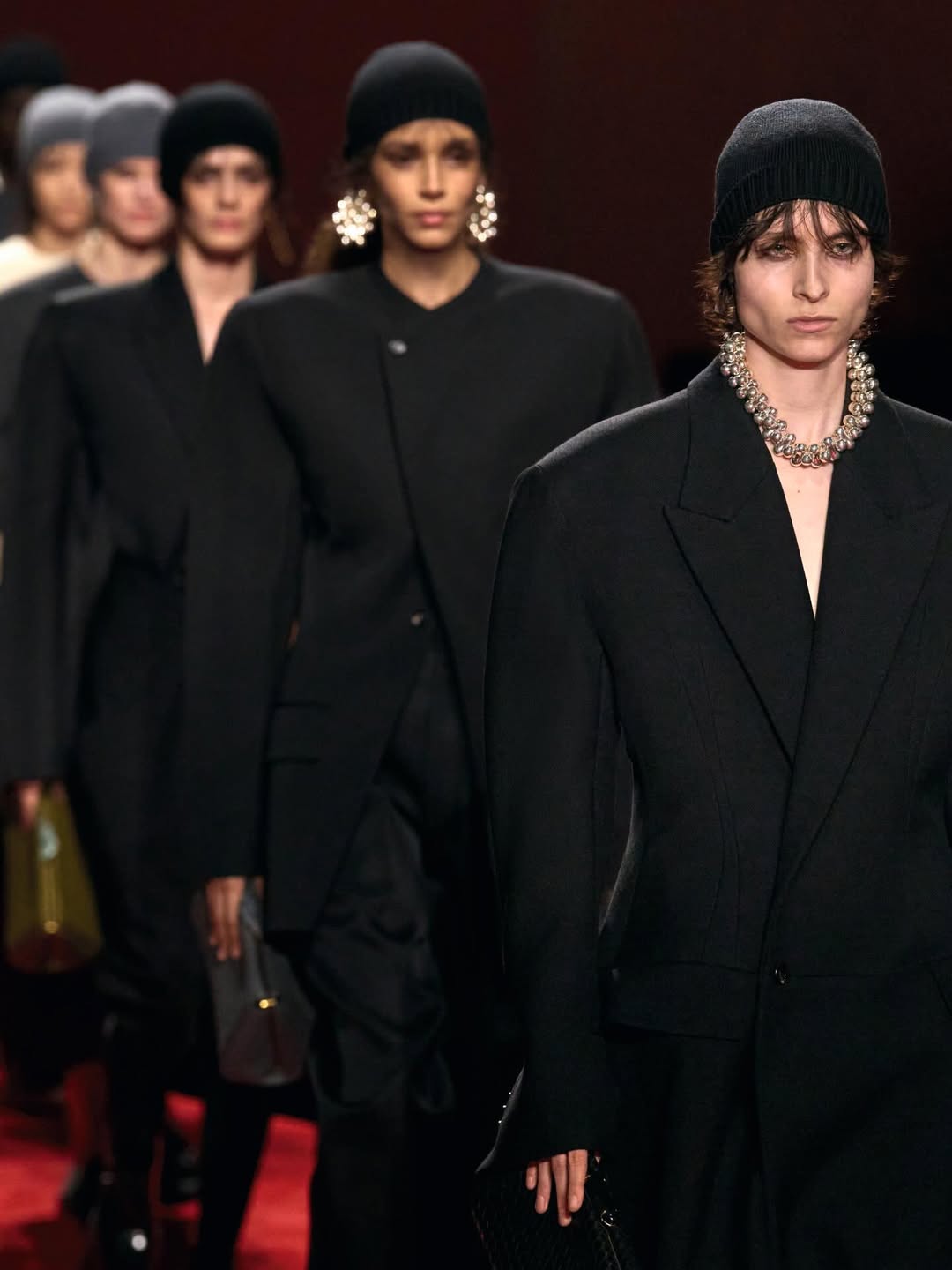 Spiel der Kontraste in der Herbst-Winter-Kollektion von Bottega Veneta