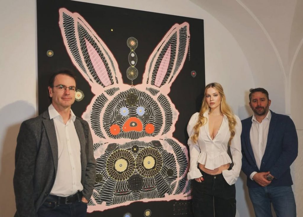 Vanessa Küstner präsentiert eine emotionale Ausstellung in ihrer Heimatstadt Salzburg