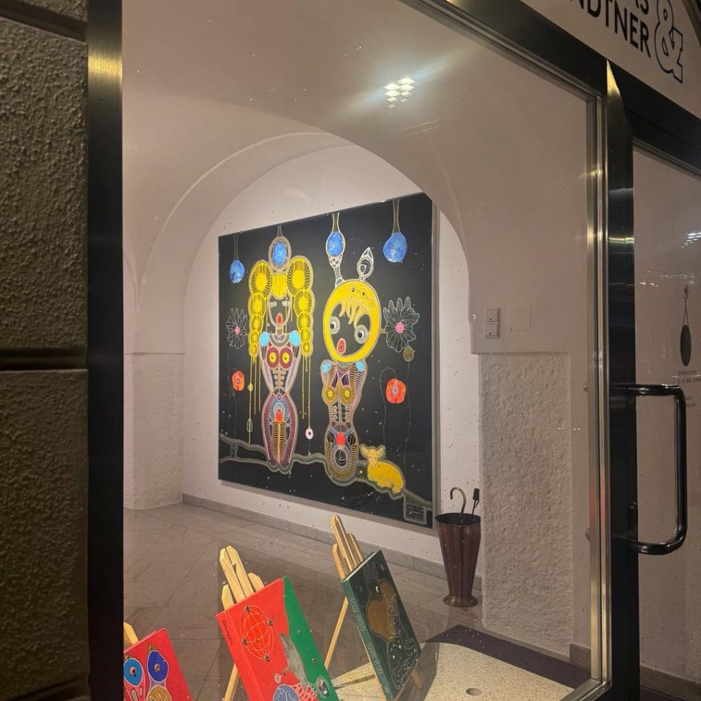 Vanessa Küstner präsentiert eine emotionale Ausstellung in ihrer Heimatstadt Salzburg