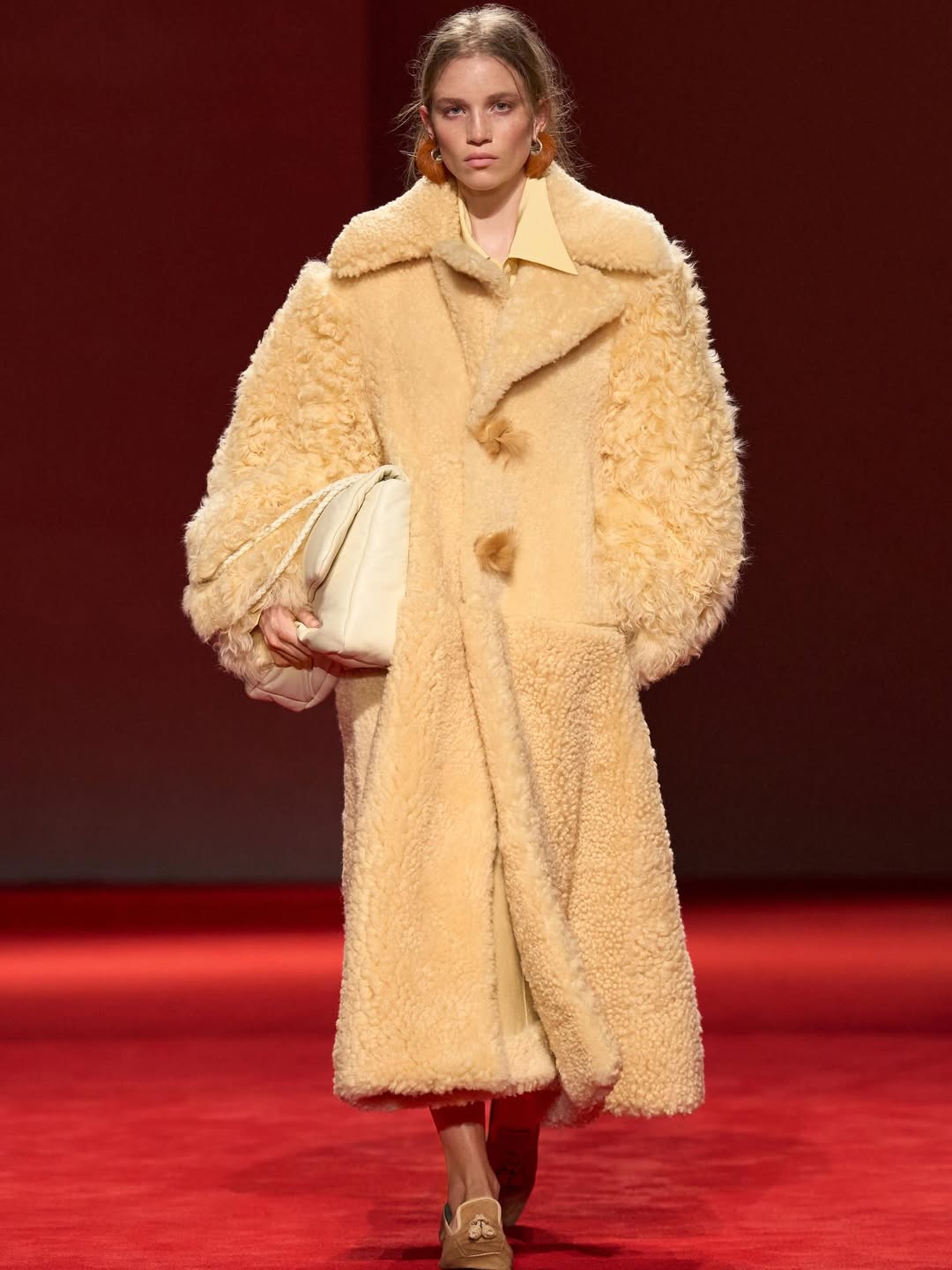 Spiel der Kontraste in der Herbst-Winter-Kollektion von Bottega Veneta