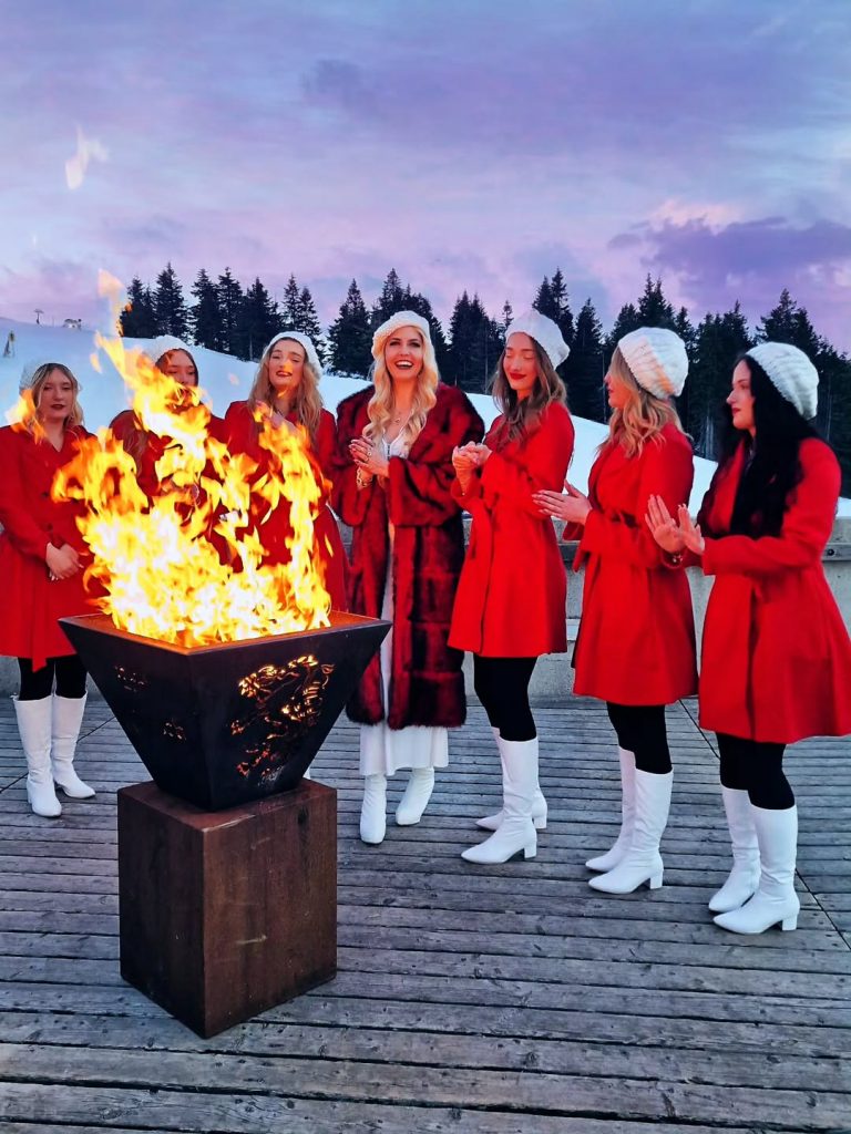 Winter mitten im Fr&uuml;hling: Beatrice Turin dreht ein Weihnachtsvideo in den Bergen