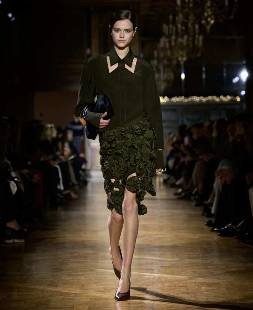 Victoria Beckham pr&auml;sentiert von der polnischen K&uuml;nstlerin inspirierte Kollektion