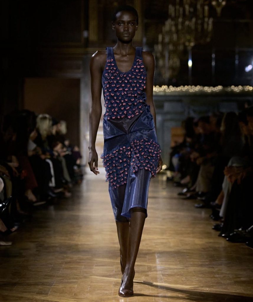 Victoria Beckham pr&auml;sentiert von der polnischen K&uuml;nstlerin inspirierte Kollektion