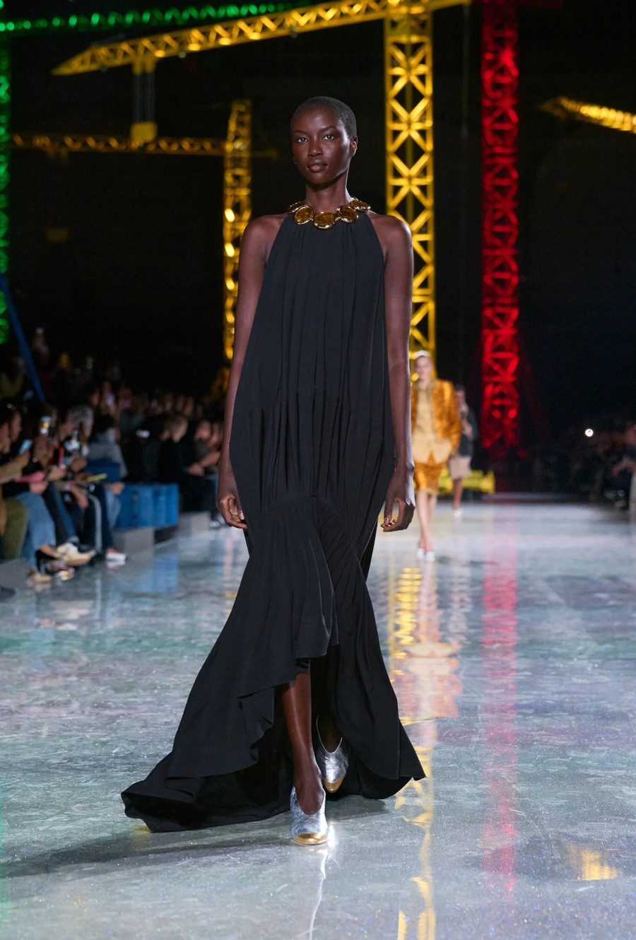 Die Verschmelzung von Tradition und futuristischer Vision in der Chanel FW &rsquo;26/27 Kollektion