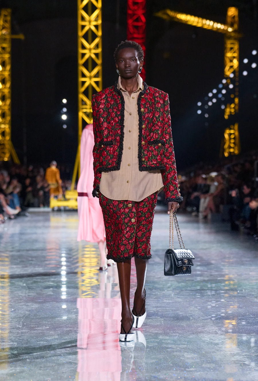 Die Verschmelzung von Tradition und futuristischer Vision in der Chanel FW &rsquo;26/27 Kollektion