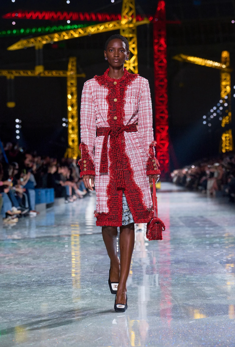 Die Verschmelzung von Tradition und futuristischer Vision in der Chanel FW &rsquo;26/27 Kollektion