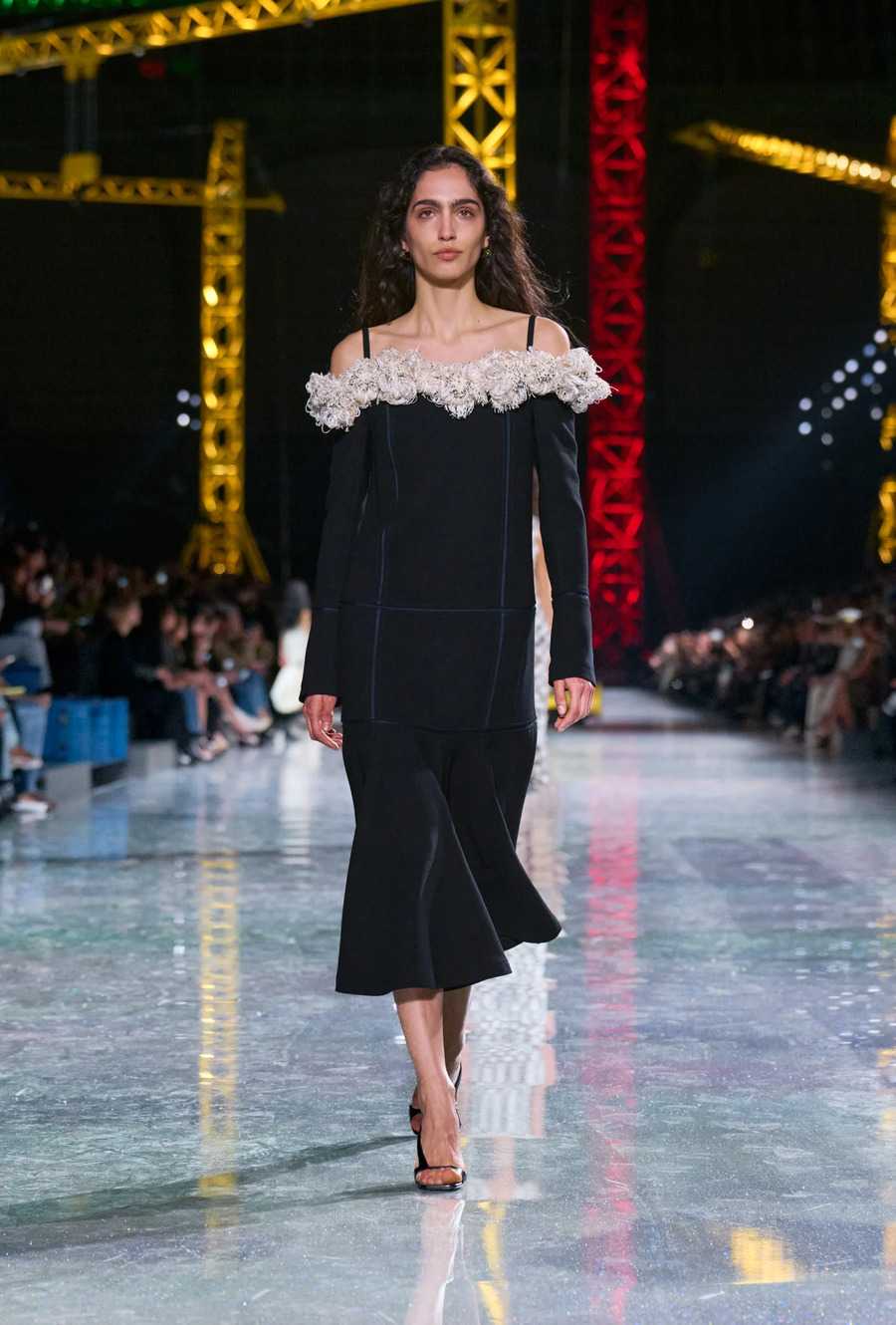 Die Verschmelzung von Tradition und futuristischer Vision in der Chanel FW &rsquo;26/27 Kollektion