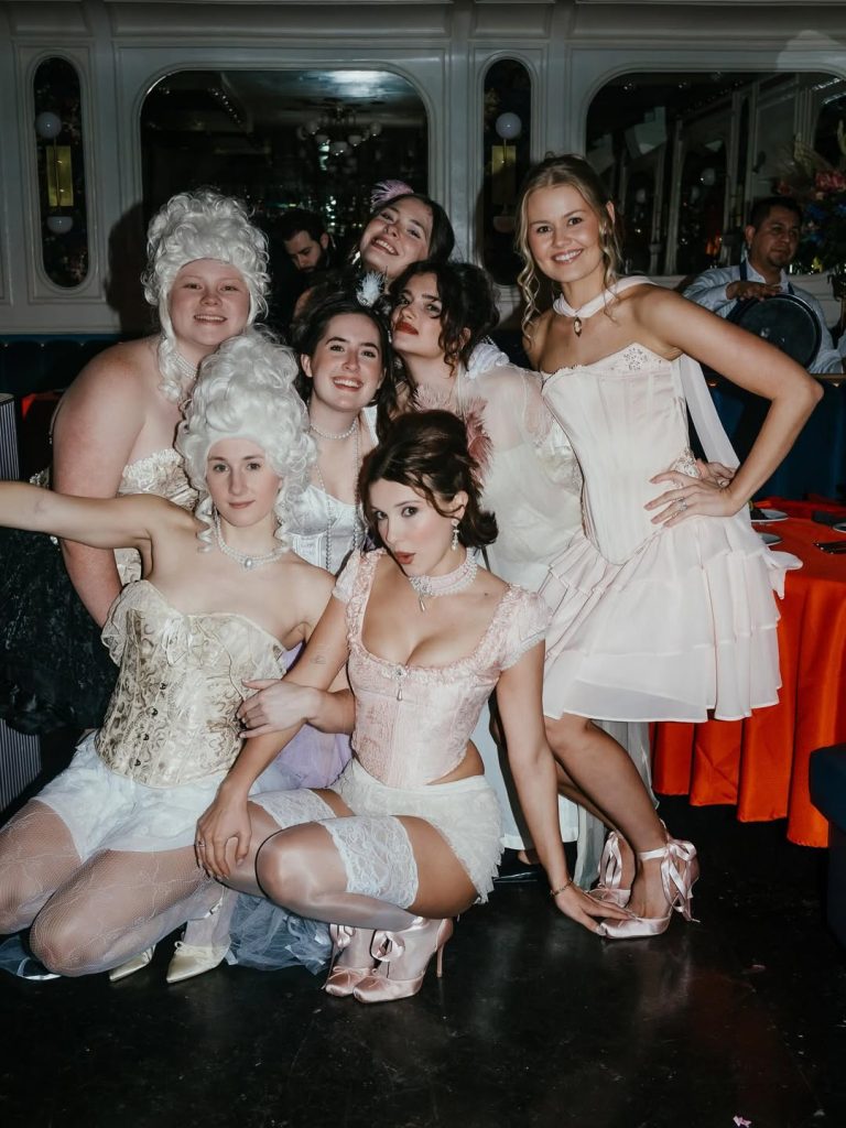 Millie Bobby Brown feierte ihren Geburtstag im Stil von Marie Antoinette