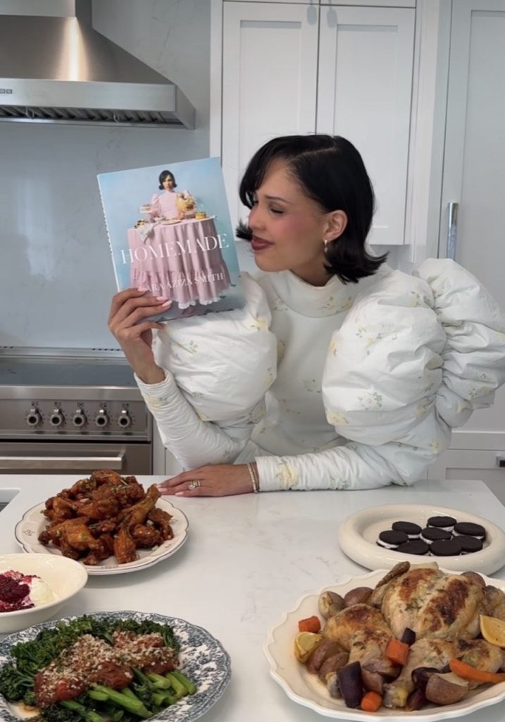 Tradwife-Bloggerin Nara Smith k&uuml;ndigt ihr erstes Kochbuch an