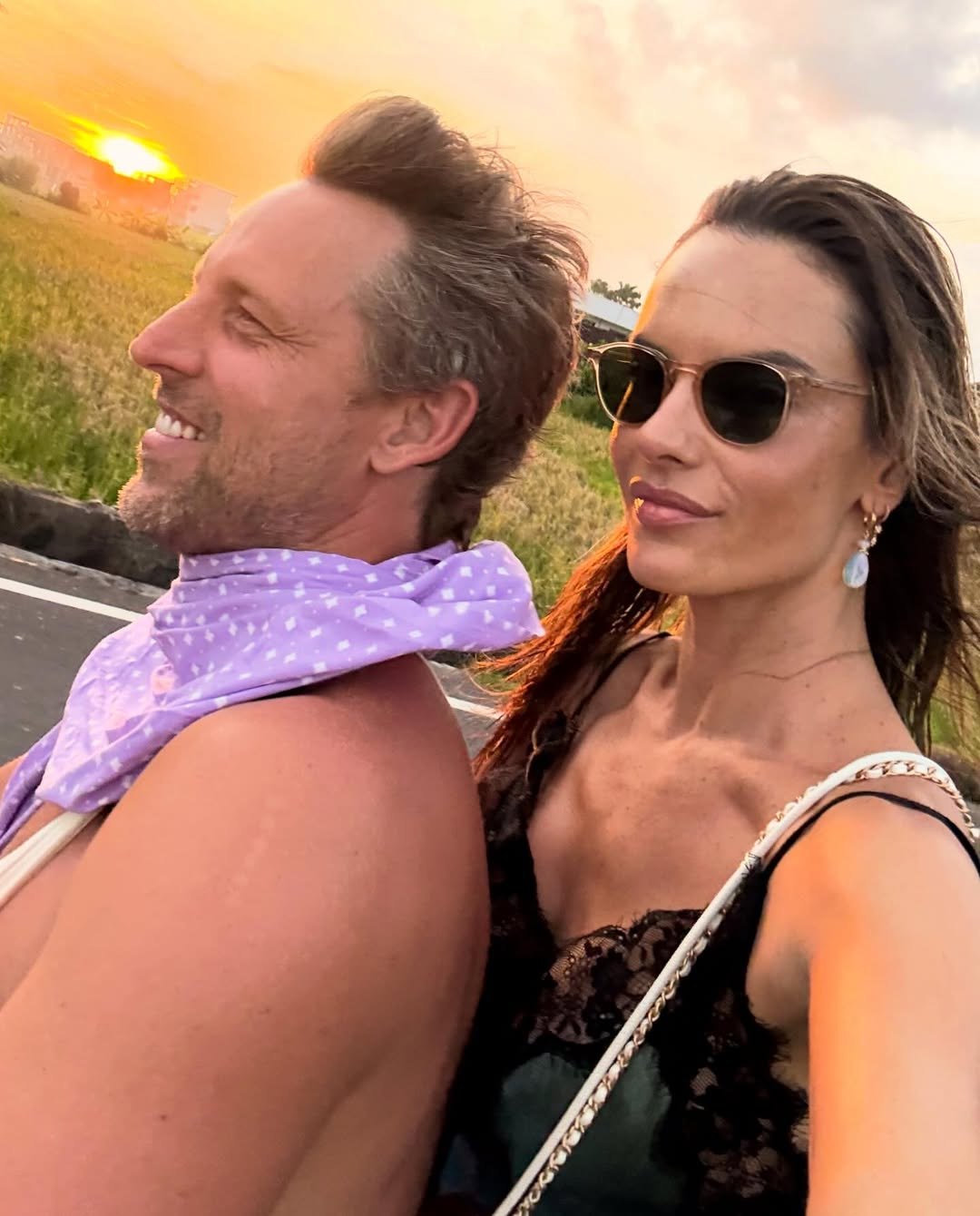 Postkarten aus Bali: Alessandra Ambrosio feiert ihren 45. Geburtstag mit ihrem Freund