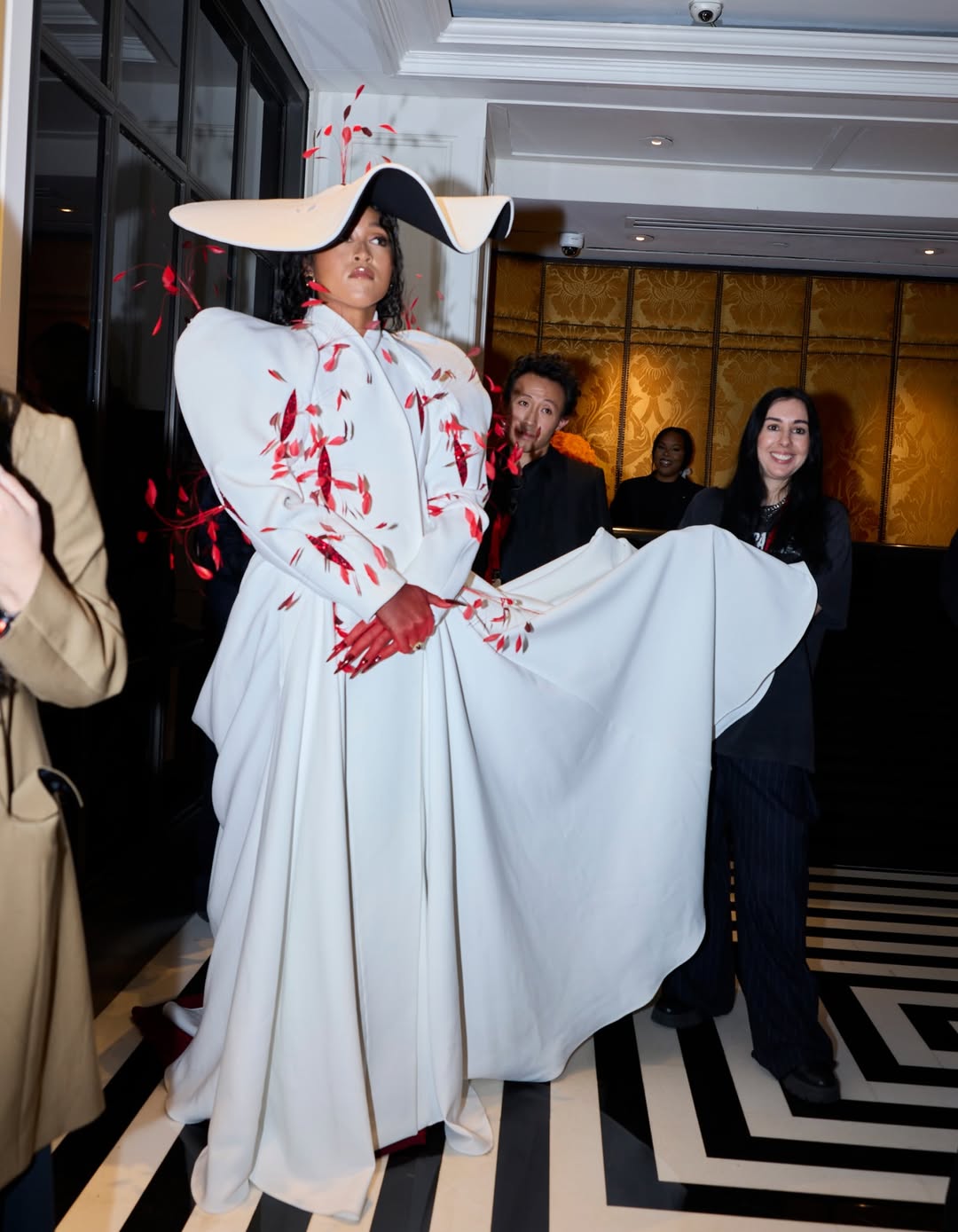 Robert Wun erschuf leuchtende Looks f&uuml;r Beyonc&eacute;, Lalisa und Naomi Osaka aus einer Million Swarovski-Kristallen