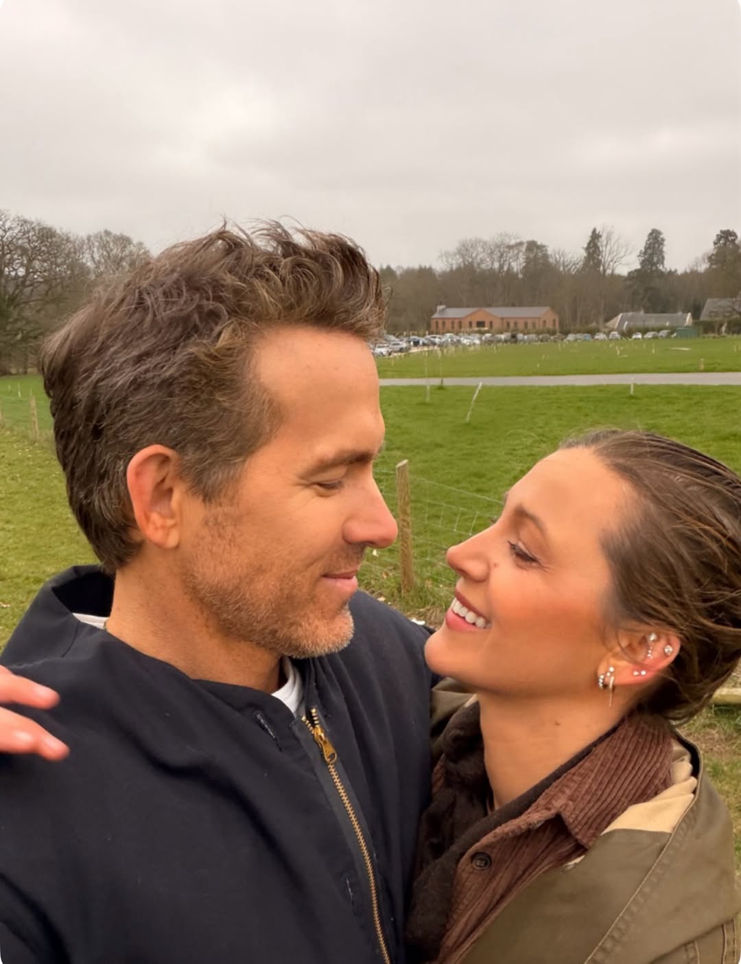 Blake Lively und Ryan Reynolds schulden Auftragnehmern 2 Millionen Dollar für den Bau ihres Anwesens