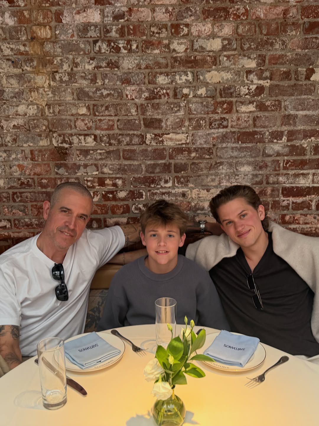 Reese Witherspoons Sohn teilt seltene Familienfotos von seiner Abschlussfeier