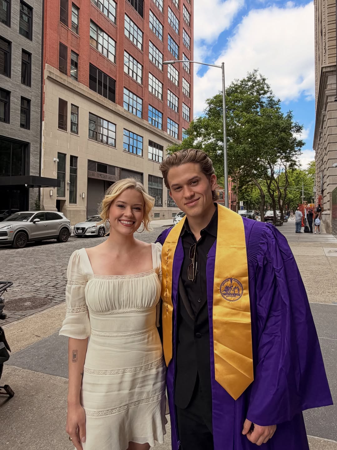 Reese Witherspoons Sohn teilt seltene Familienfotos von seiner Abschlussfeier