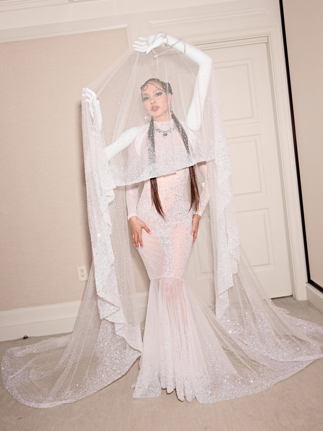Robert Wun erschuf leuchtende Looks f&uuml;r Beyonc&eacute;, Lalisa und Naomi Osaka aus einer Million Swarovski-Kristallen