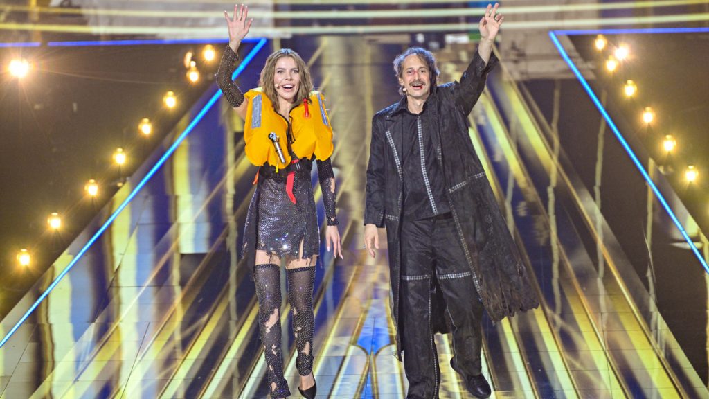Victoria Swarovski begeistert beim zweiten Halbfinale mit Humor, Glamour und musikalischer Vielseitigkeit