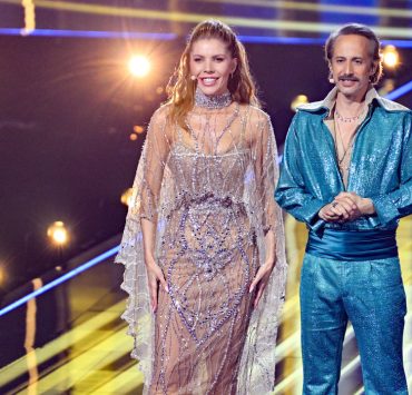 Victoria Swarovski begeistert beim zweiten Halbfinale mit Humor, Glamour und musikalischer Vielseitigkeit