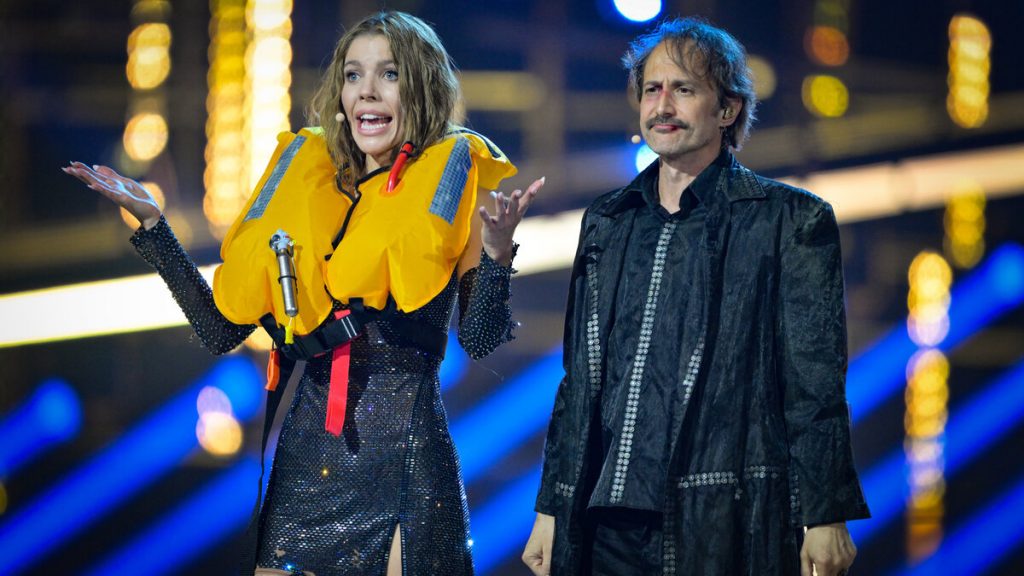 Victoria Swarovski begeistert beim zweiten Halbfinale mit Humor, Glamour und musikalischer Vielseitigkeit