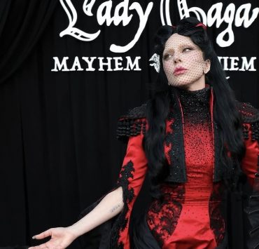 Lady Gaga in archivalischem Givenchy bei der Pr&auml;sentation ihres Konzertfilms