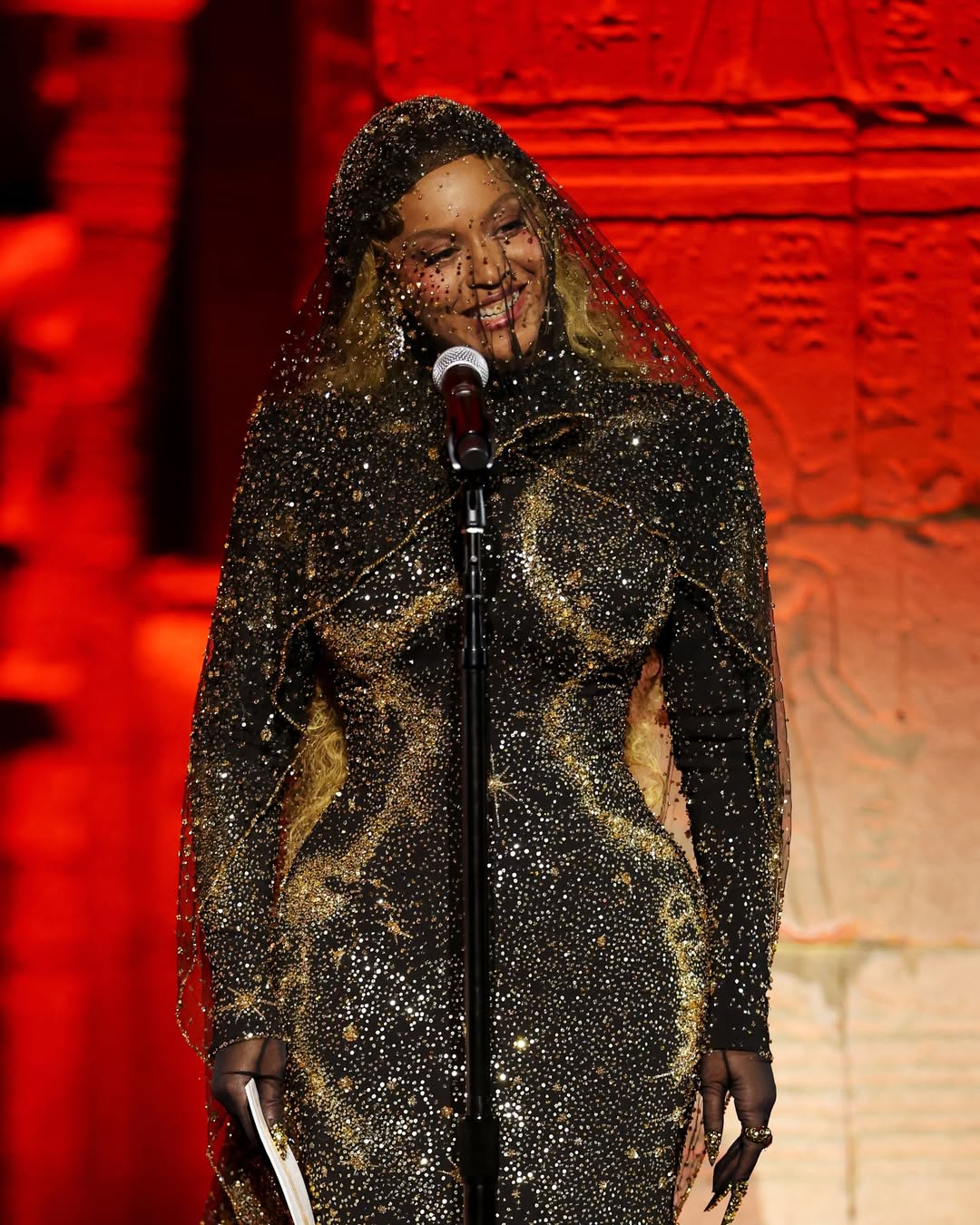 Robert Wun erschuf leuchtende Looks f&uuml;r Beyonc&eacute;, Lalisa und Naomi Osaka aus einer Million Swarovski-Kristallen