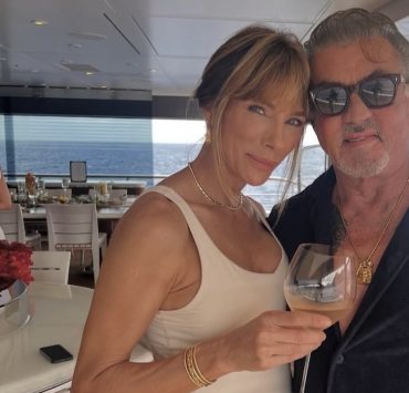 29 Jahre zusammen: Sylvester Stallone zeigt gemütliches Zuhause-Foto mit seiner Ehefrau