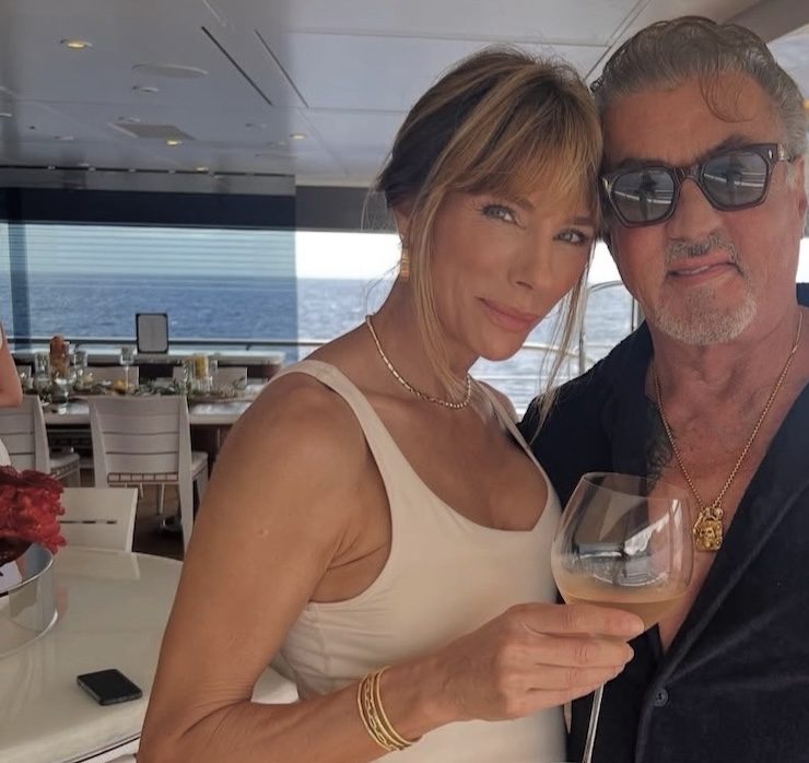 29 Jahre zusammen: Sylvester Stallone zeigt gemütliches Zuhause-Foto mit seiner Ehefrau