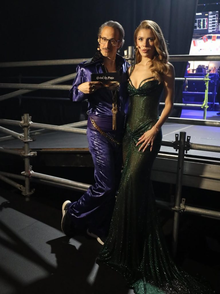 Victoria Swarovski glänzt als Moderatorin des Eurovision Song Contest 2026