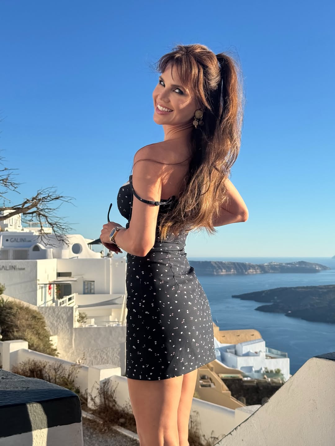 Leona König zeigt erste Urlaubsfotos aus Santorin