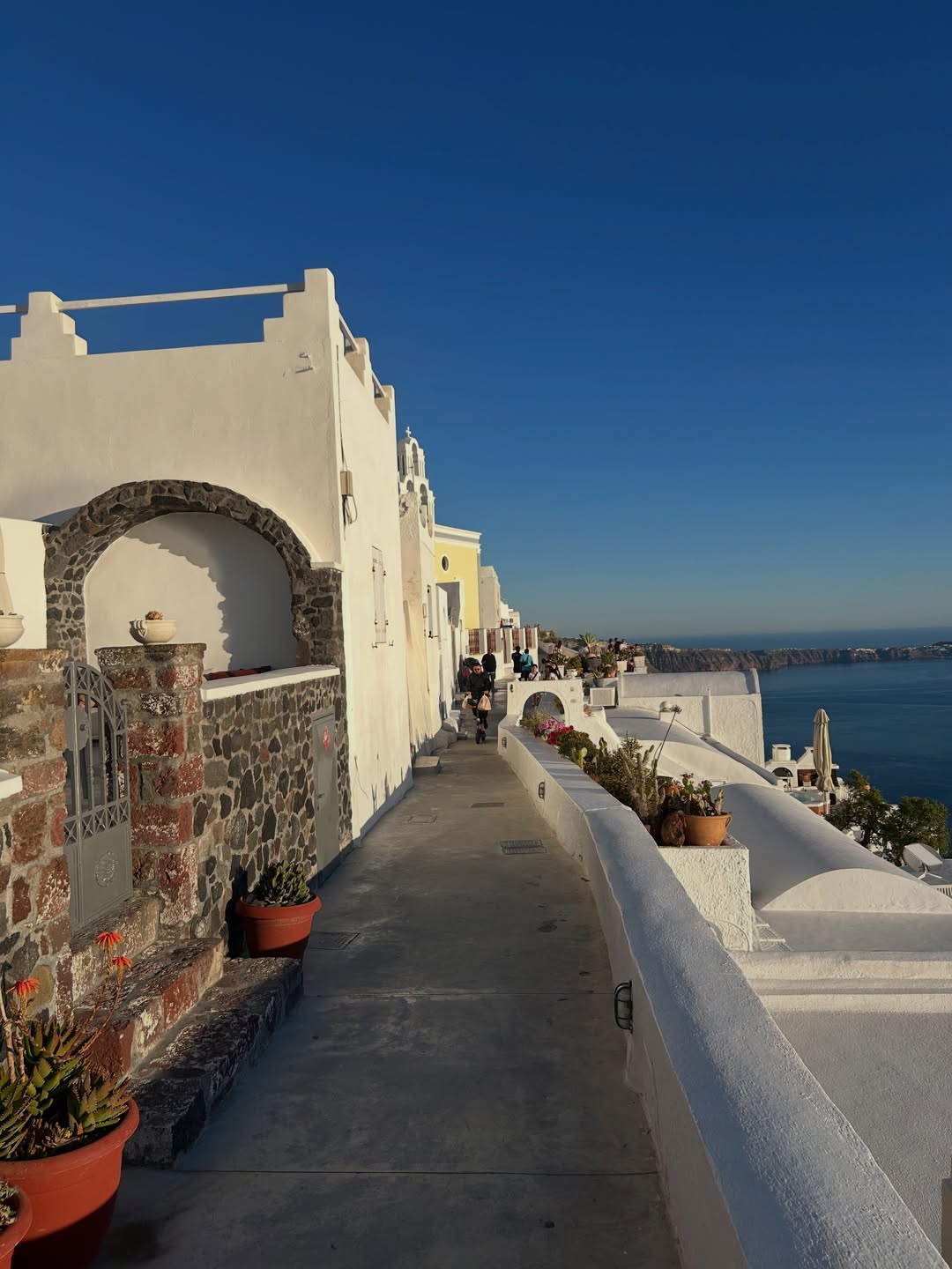 Leona König zeigt erste Urlaubsfotos aus Santorin
