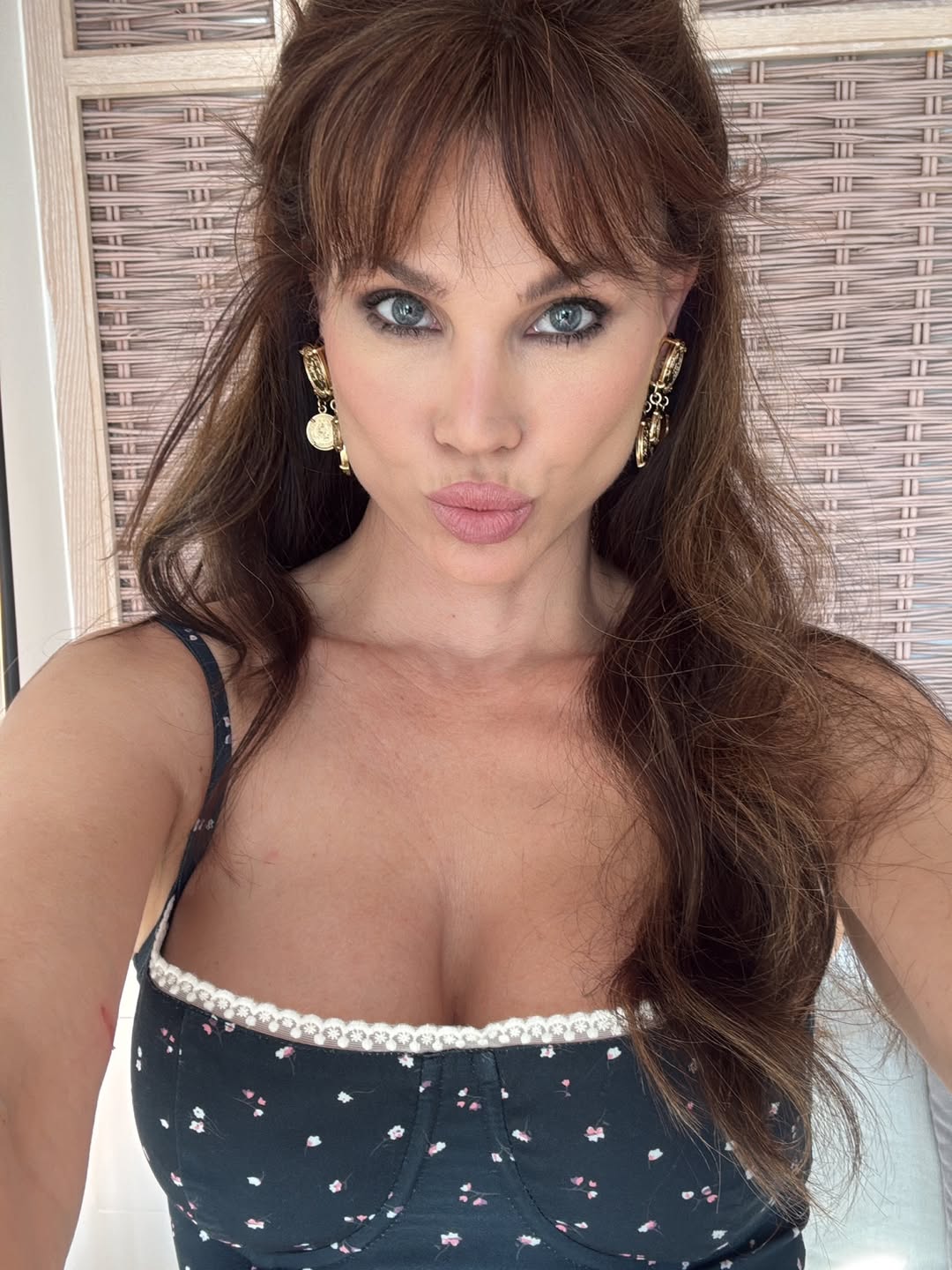 Leona König zeigt erste Urlaubsfotos aus Santorin