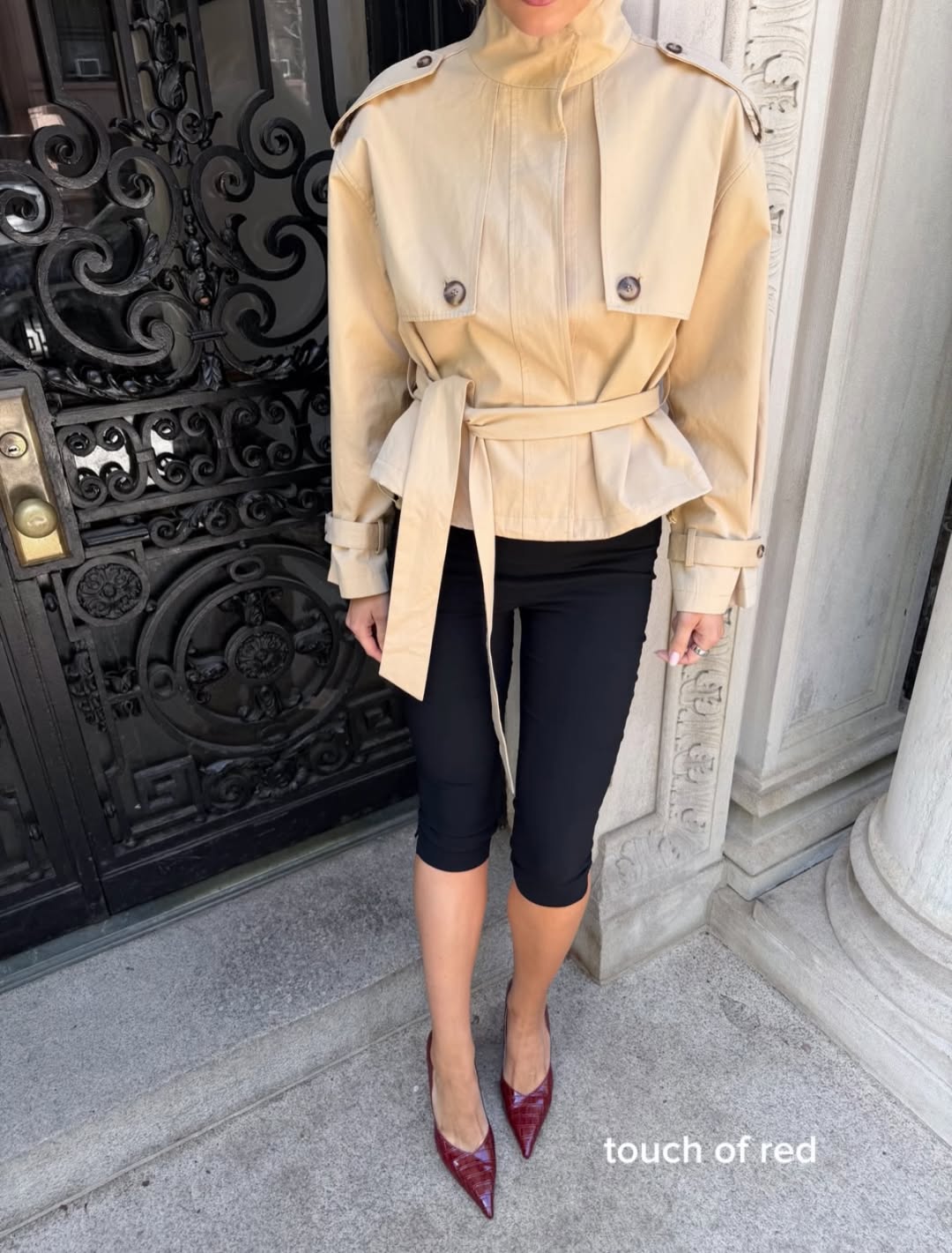 Sommertrends von Dragana Stankovic: Windbreaker, Caprihosen und die Farbe Rot