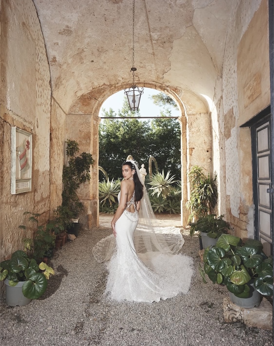 Mr & Mrs: Dua Lipa teilt neue Hochzeitsfotos