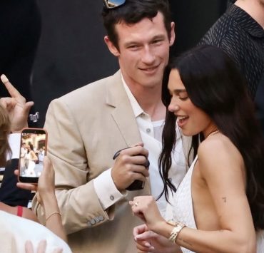 Dua Lipa und Callum Turner starten ihre Hochzeitsfeierlichkeiten auf Sizilien