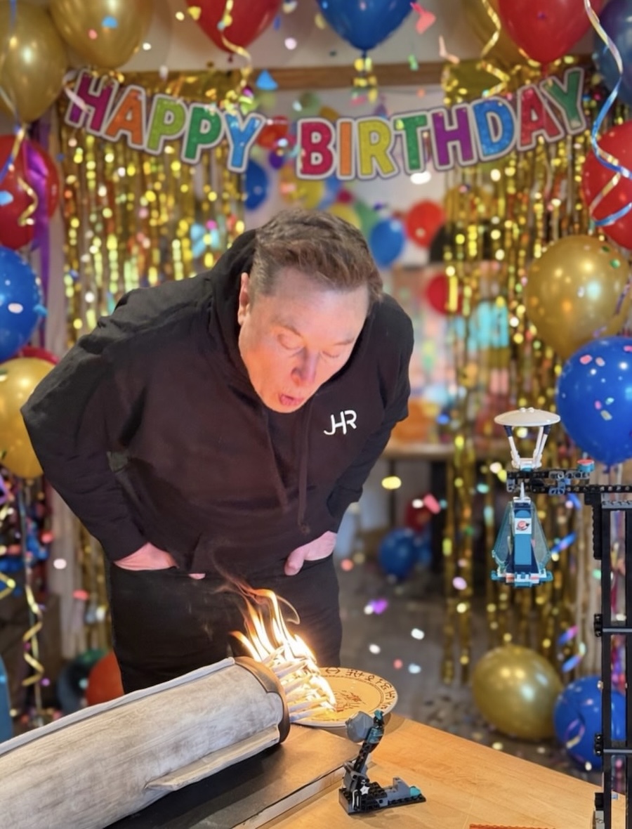 Luftballons und eine Torte in Raketenform: Elon Musk feierte seinen 55. Geburtstag