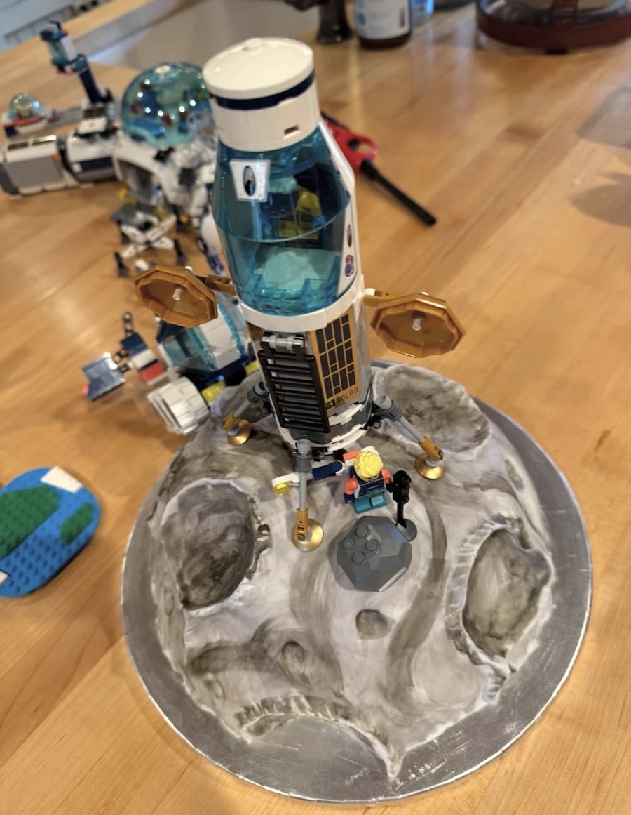 Luftballons und eine Torte in Raketenform: Elon Musk feierte seinen 55. Geburtstag