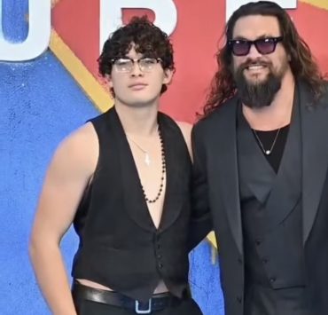 Familienauftritt: Jason Momoa mit seiner Partnerin und seinen Kindern bei der Premiere von «Supergirl»