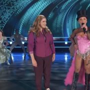 Sommertrends von Dragana Stankovic: Windbreaker, Caprihosen und die Farbe Rot
