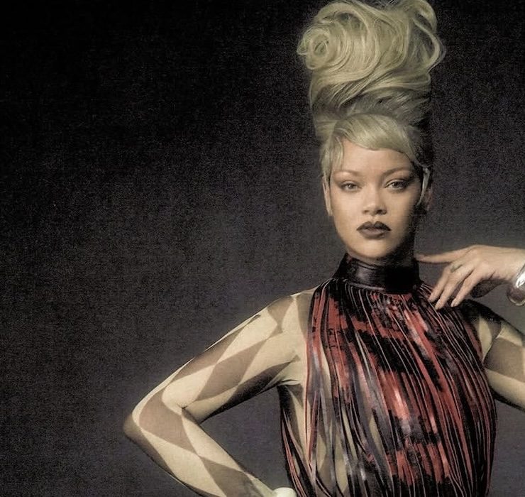 Rihanna erscheint als afrikanische K&ouml;niginnen auf dem Cover von EE72