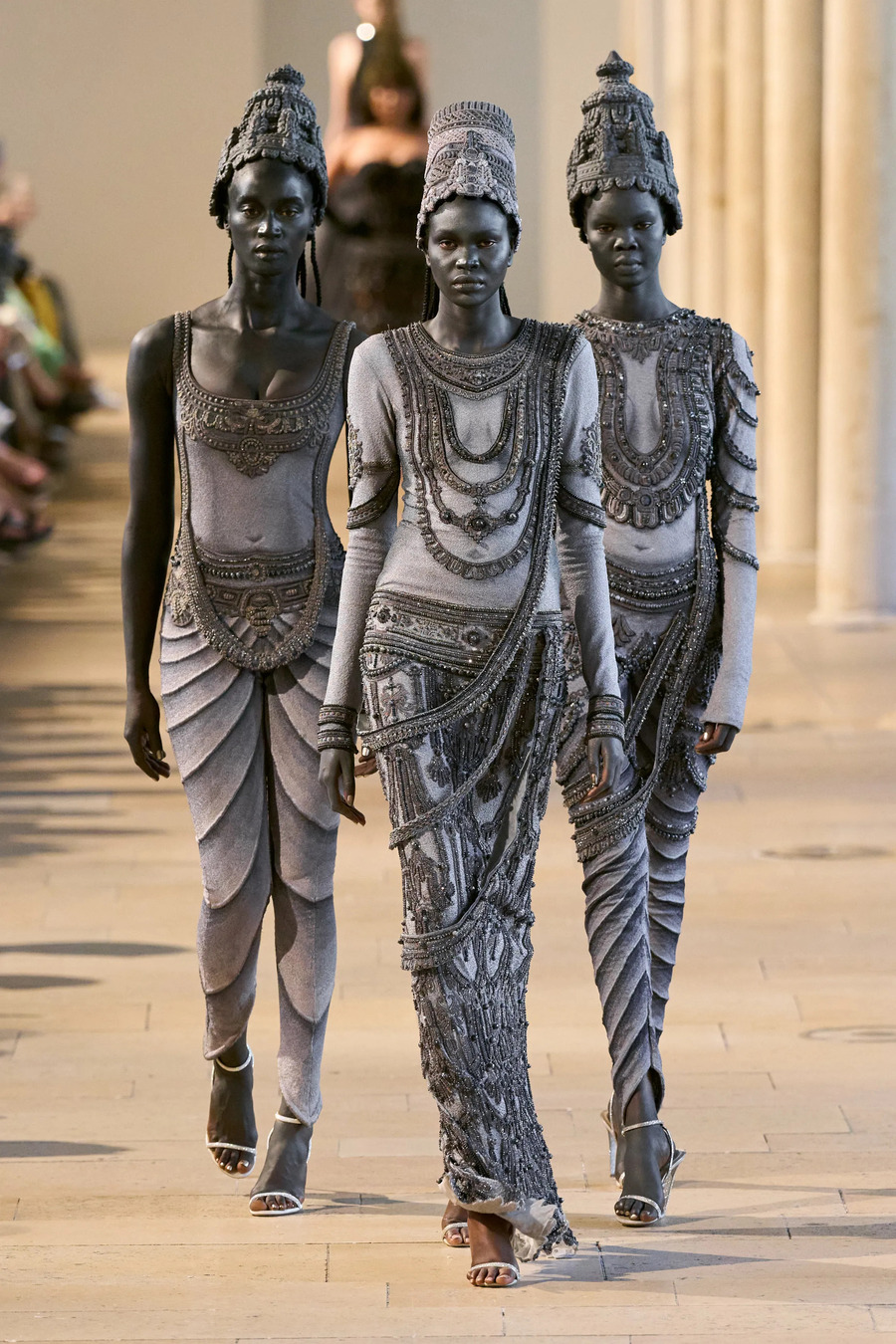 Temple-inspired gowns: Rahul Mishra unveils the Haute Couture collection «Devi: The Eternal Muse»