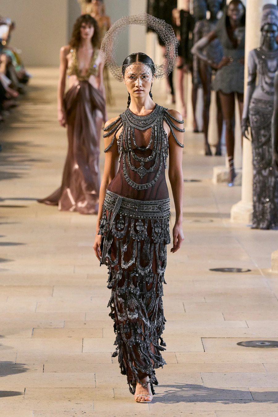 Temple-inspired gowns: Rahul Mishra unveils the Haute Couture collection «Devi: The Eternal Muse»