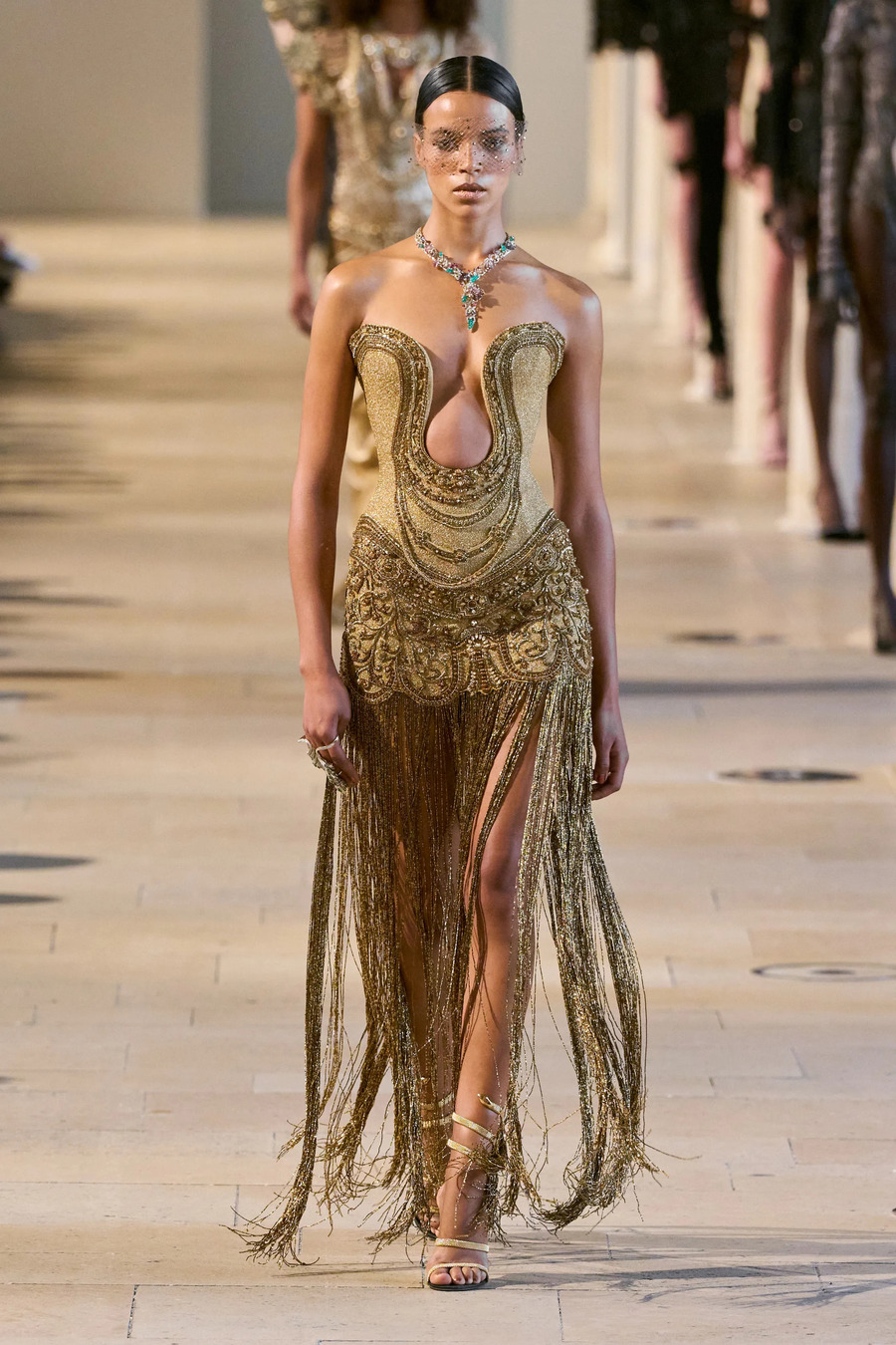 Temple-inspired gowns: Rahul Mishra unveils the Haute Couture collection «Devi: The Eternal Muse»